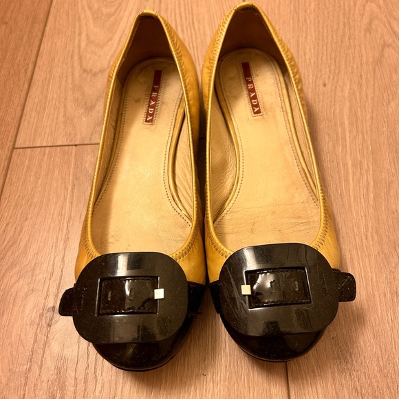 PRADA Leather ballet flat. Yellow and black - Picture 3 of 3